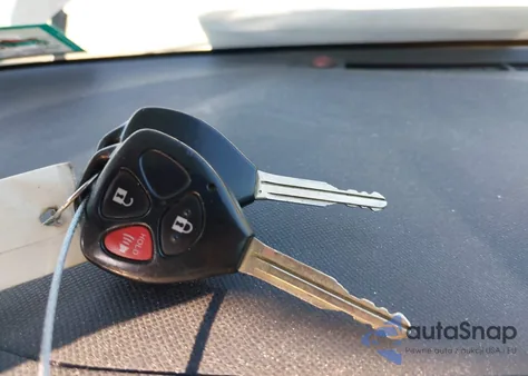 2010 Toyota Matrix z USA, uszkodzony, nr VIN 2T1KU4EE9AC251924